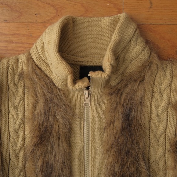 Yoki New York Cable Knit Faux Fur Vest Women's Size Medium Beige Zip Front - Picture 2 of 8